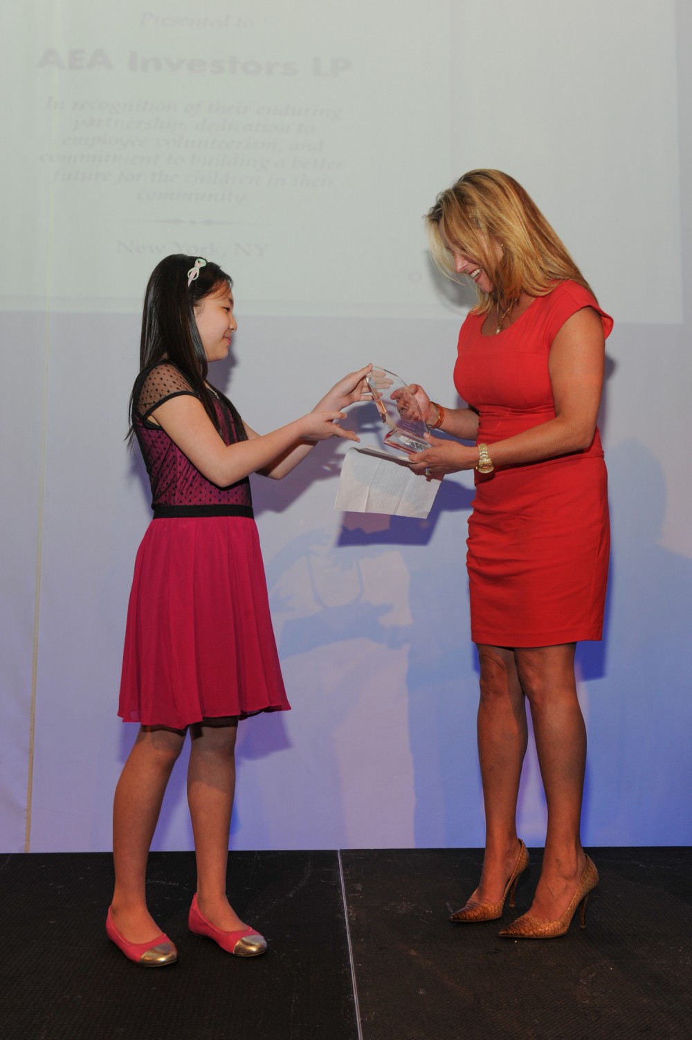 Sally Kohn accepts award from Read Ahead student  Julie Kam